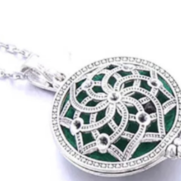 Tree of life diffuser aromatherapy necklace - Picture 5 of 5